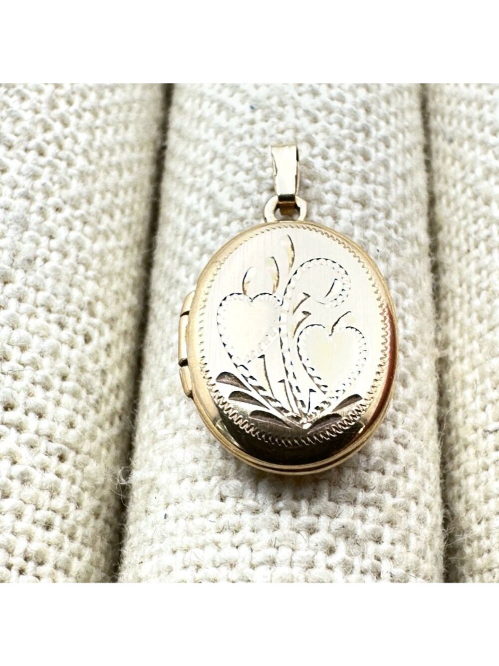 Vintage 10k Yellow Gold Oval Picture Locket Pendant for Necklace 1.56 Grams - Picture 7 of 12